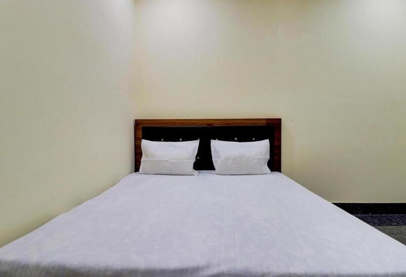 فندق Oyo 8209 The Park Ovo Hotal
