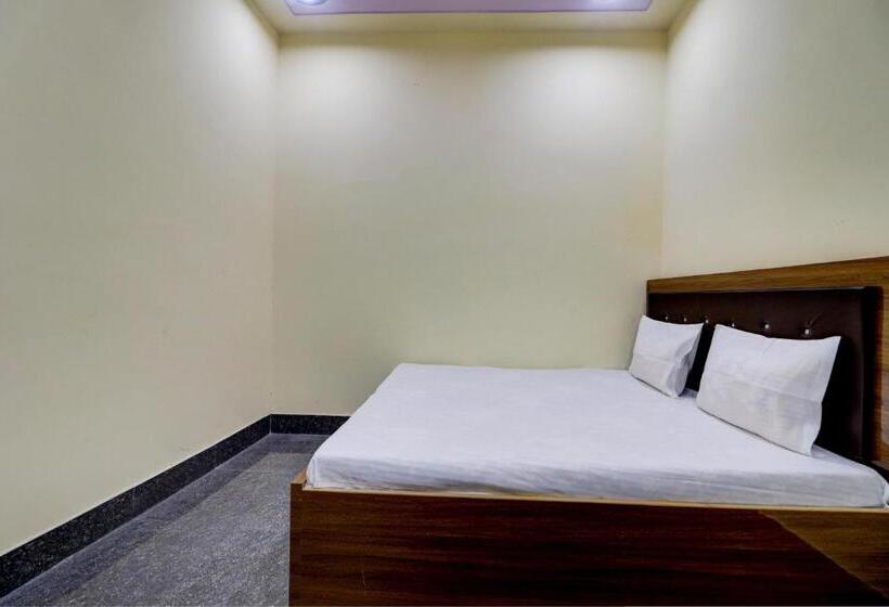 فندق Oyo 8209 The Park Ovo Hotal