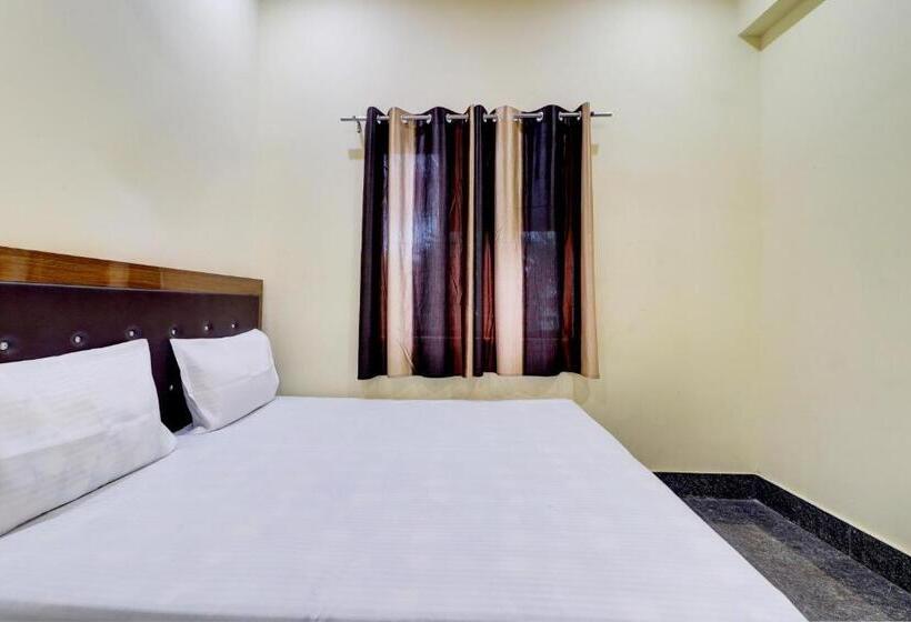 ホテル Oyo 8209 The Park Ovo Hotal