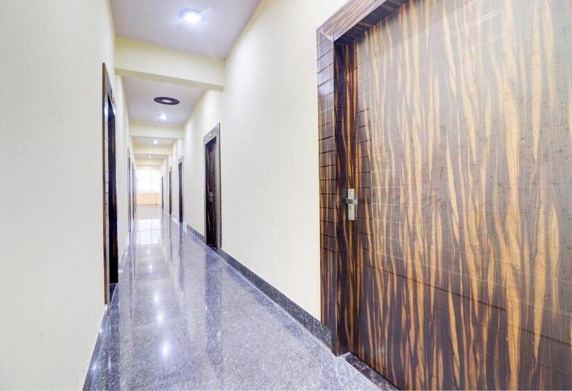 فندق Oyo 8209 The Park Ovo Hotal