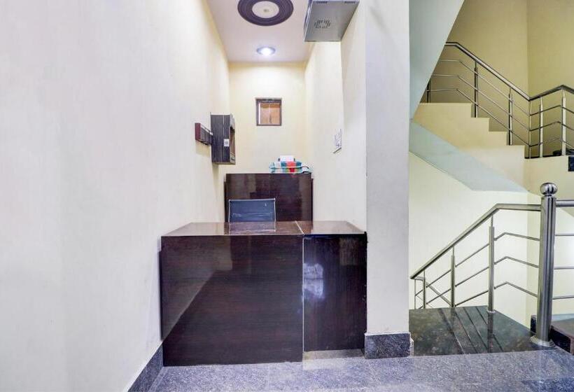 فندق Oyo 8209 The Park Ovo Hotal