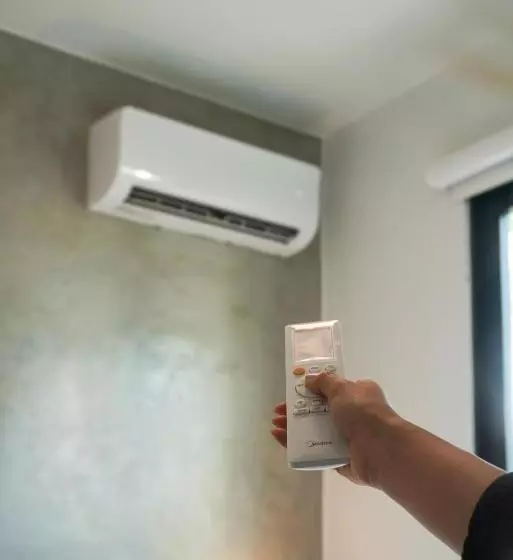 هتل The Looking Glass