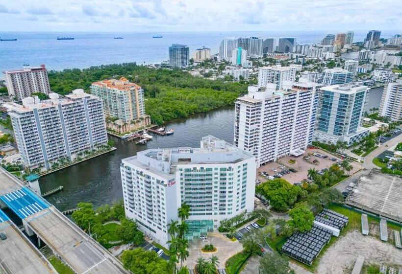 Luxury Condo Hotel With Full Kitchen, Located At 5 Mints Walk To The Beach