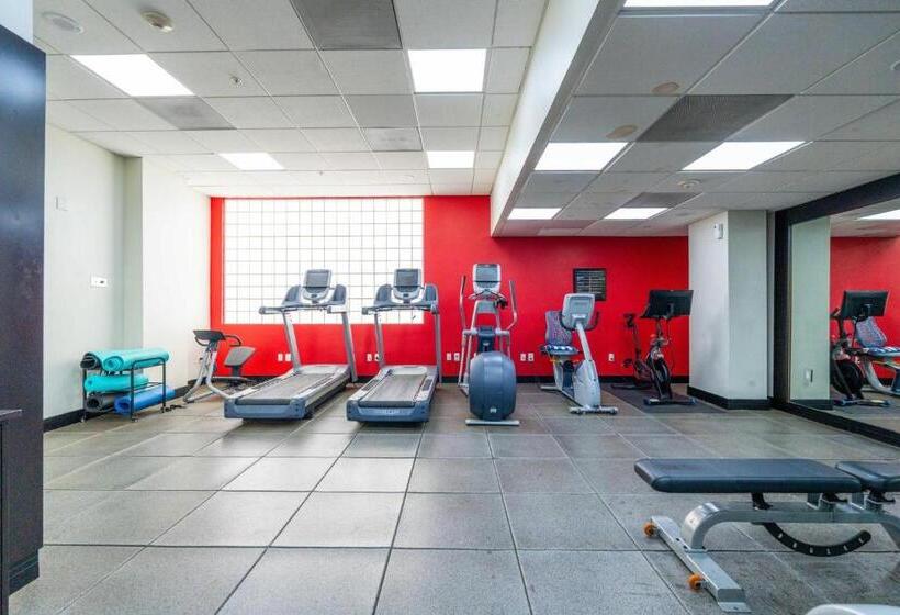 Luxury Condo Hotel With Full Kitchen, Located At 5 Mints Walk To The Beach