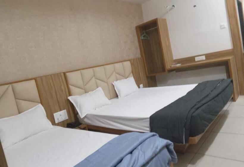 Motimahal Restaurant & Hotel Midtown