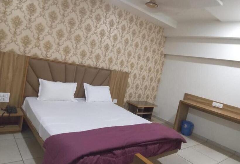 Motimahal Restaurant & Hotel Midtown