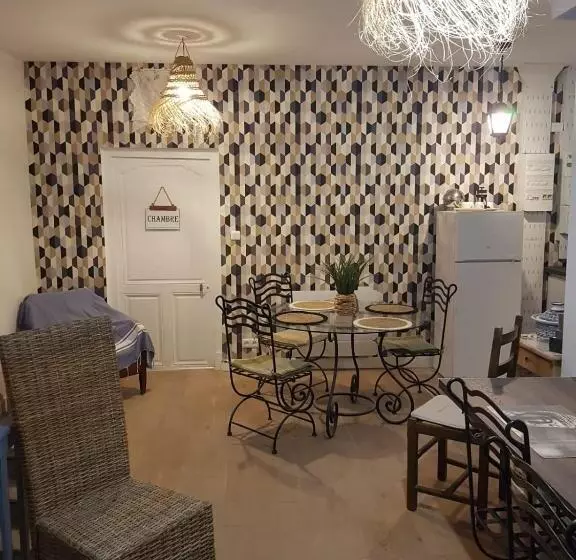 Majatalo Fenêtre Sur Cour Du Docteur Privey   Free & Secure Park Bike