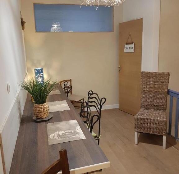 ペンション Fenêtre Sur Cour Du Docteur Privey   Free & Secure Park Bike