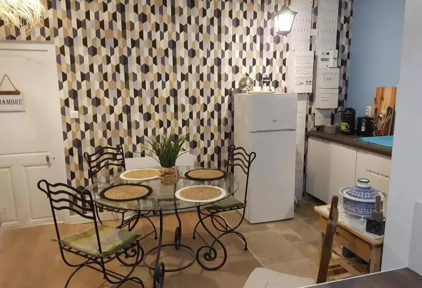 Majatalo Fenêtre Sur Cour Du Docteur Privey   Free & Secure Park Bike