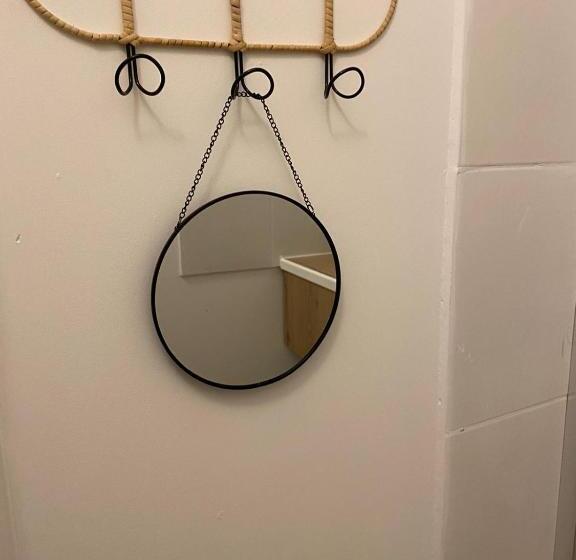 ペンション Fenêtre Sur Cour Du Docteur Privey   Free & Secure Park Bike