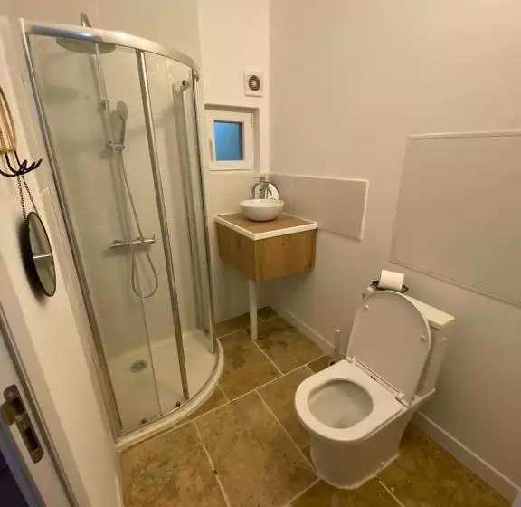 Majatalo Fenêtre Sur Cour Du Docteur Privey   Free & Secure Park Bike