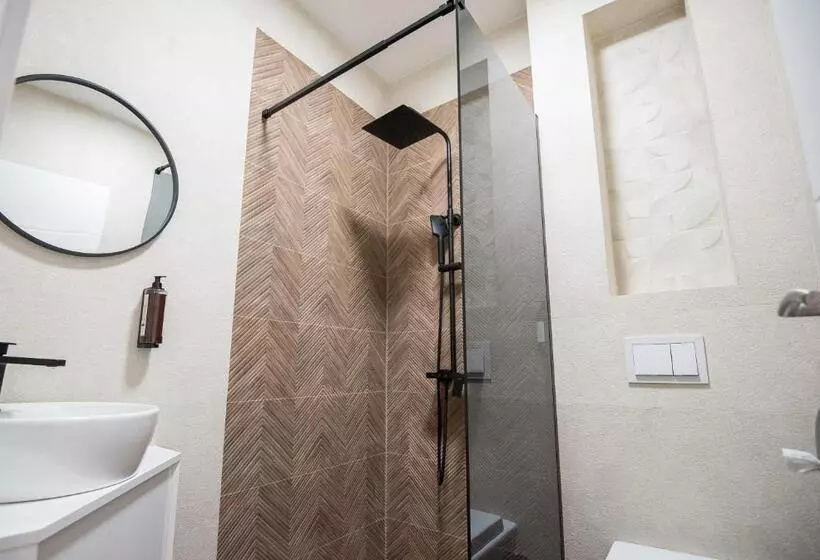 پانسیون Leo Luxury Rooms I Apartments