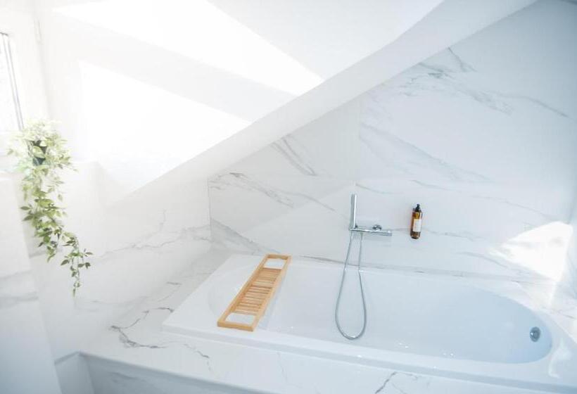 پانسیون Leo Luxury Rooms I Apartments