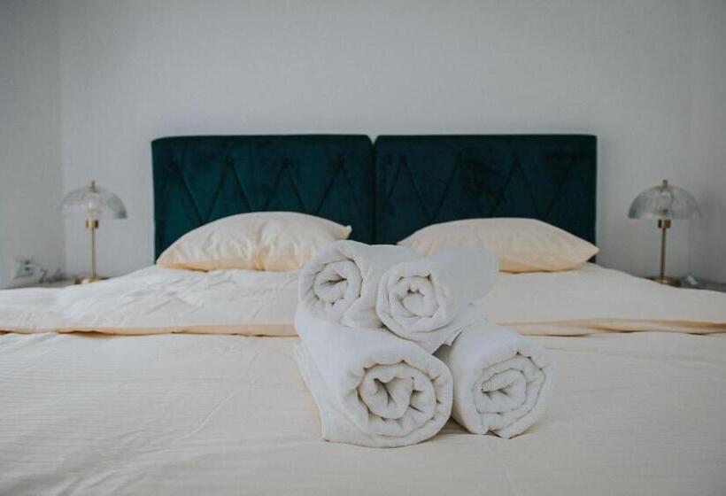 پانسیون Leo Luxury Rooms I Apartments