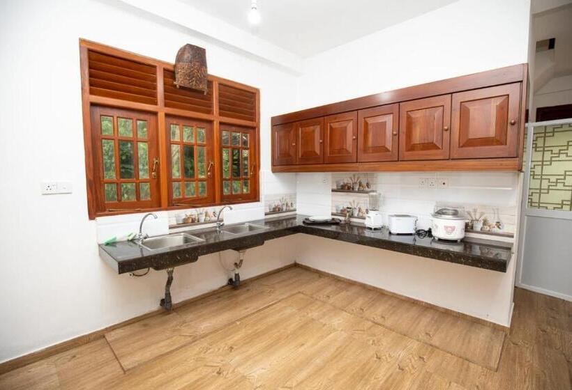 Пансион Manel Eco Lodge, Kathaluwa