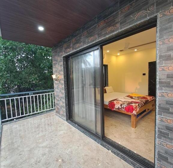 פנסיון Roshni Luxury