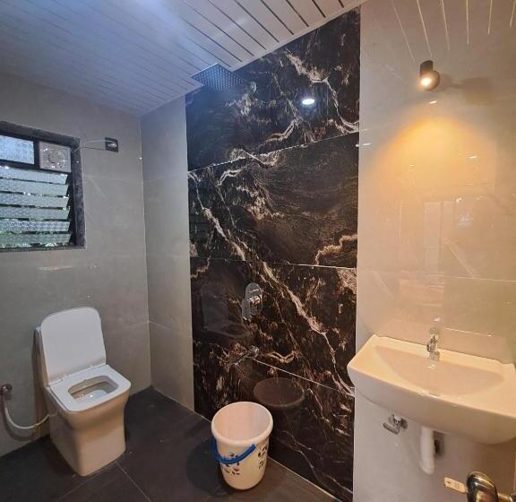 פנסיון Roshni Luxury