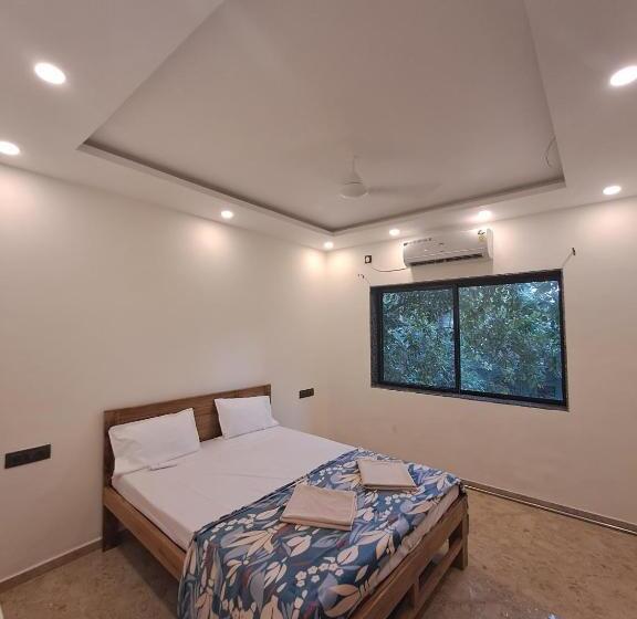 פנסיון Roshni Luxury