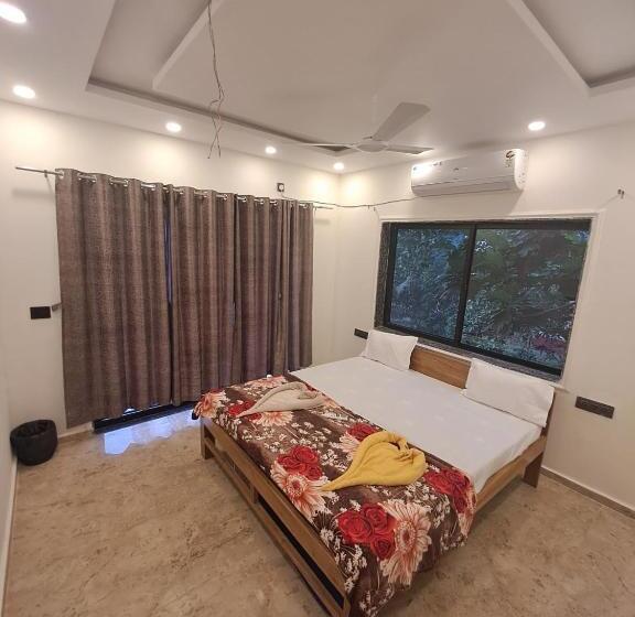 פנסיון Roshni Luxury