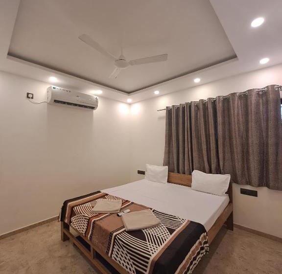 פנסיון Roshni Luxury