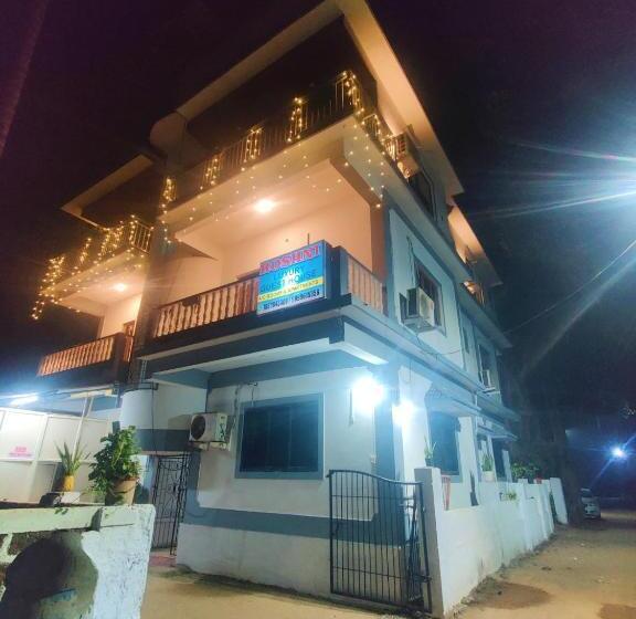 פנסיון Roshni Luxury