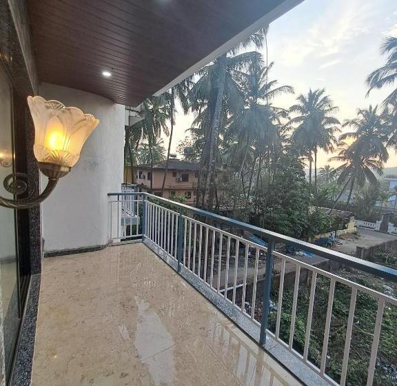 פנסיון Roshni Luxury