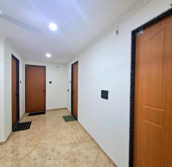 פנסיון Roshni Luxury