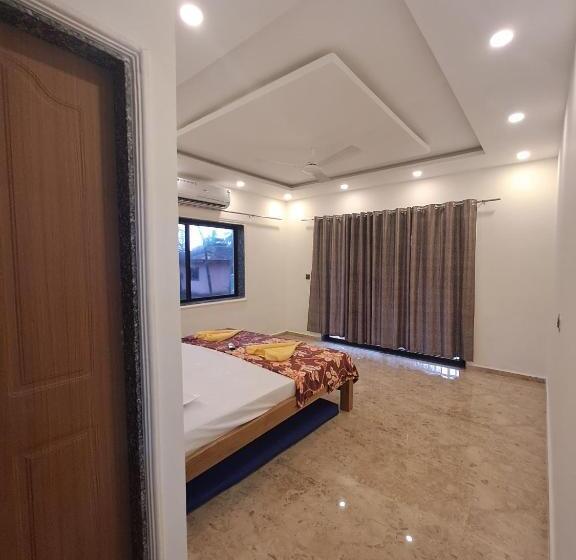 פנסיון Roshni Luxury