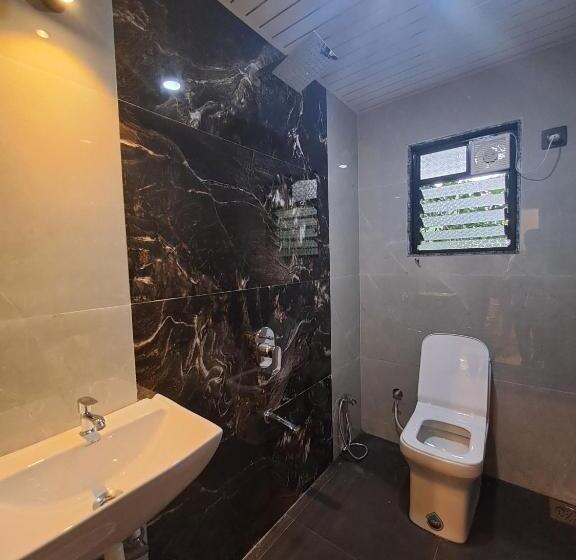 פנסיון Roshni Luxury