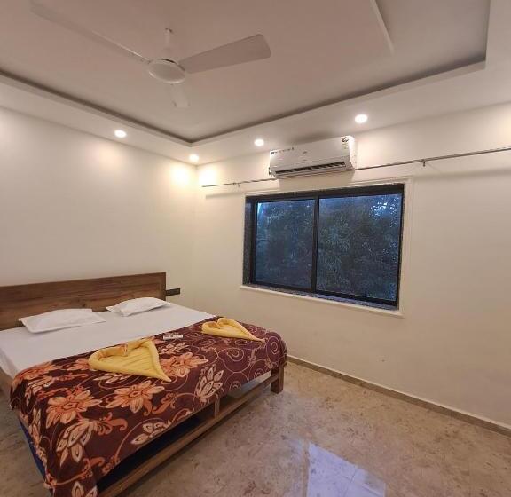 פנסיון Roshni Luxury