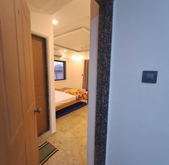 פנסיון Roshni Luxury