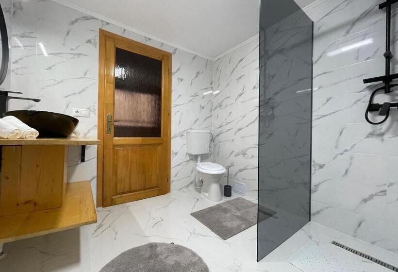 پانسیون Vila Piramida