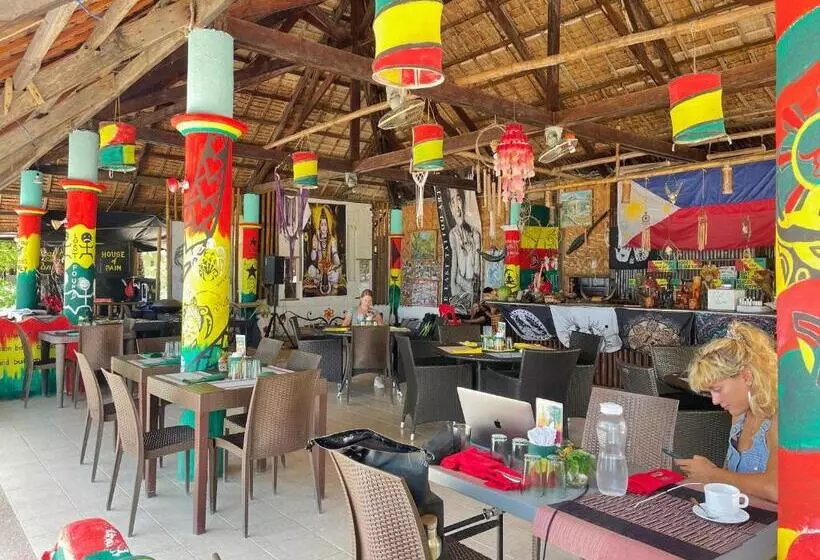 ユースホステル Tribal Huts Community