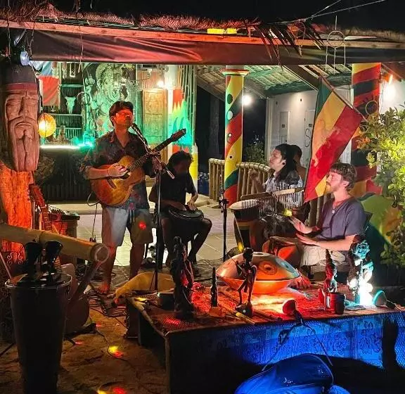 ユースホステル Tribal Huts Community