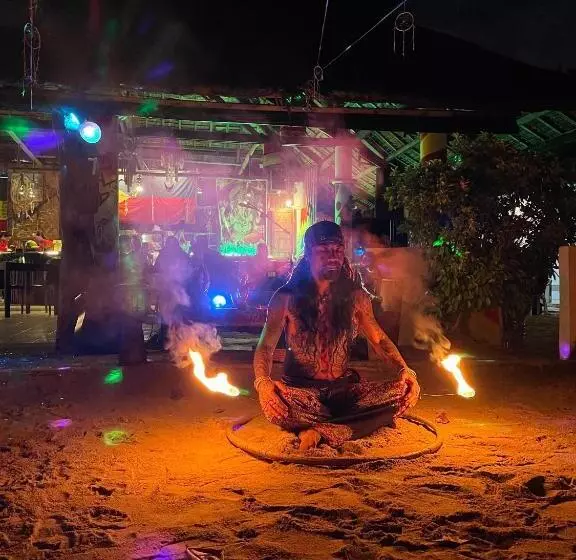 ユースホステル Tribal Huts Community