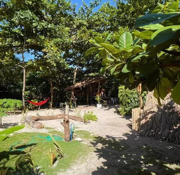 ユースホステル Tribal Huts Community