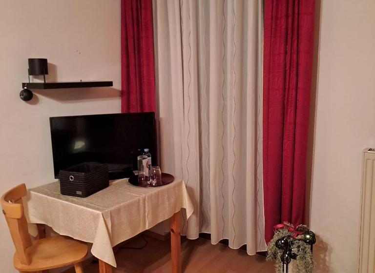 ベッドアンドブレックファースト Almgasthof Spitzer