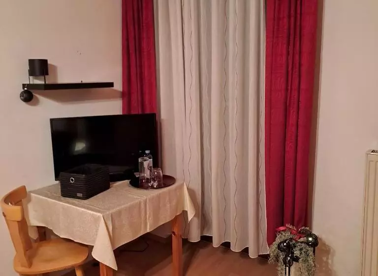 Aamiaismajoitus (B&B) Almgasthof Spitzer