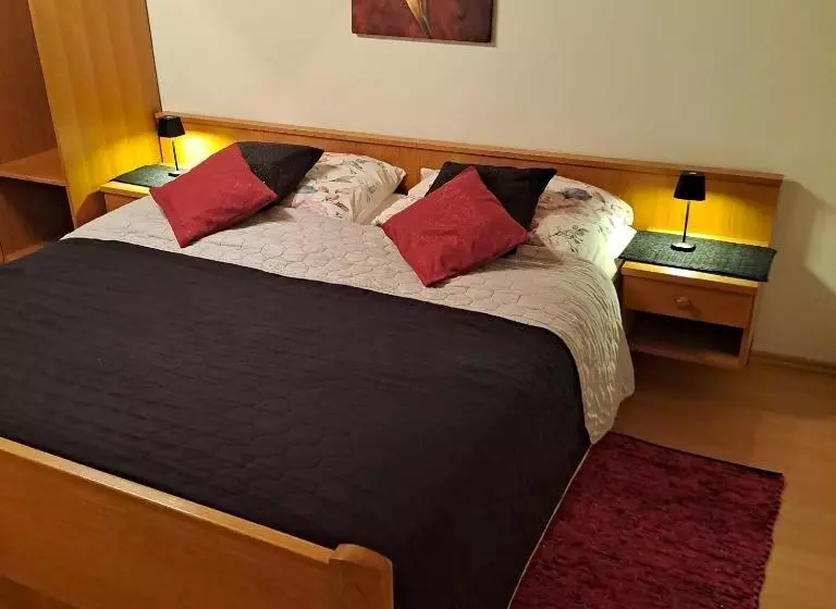 Aamiaismajoitus (B&B) Almgasthof Spitzer