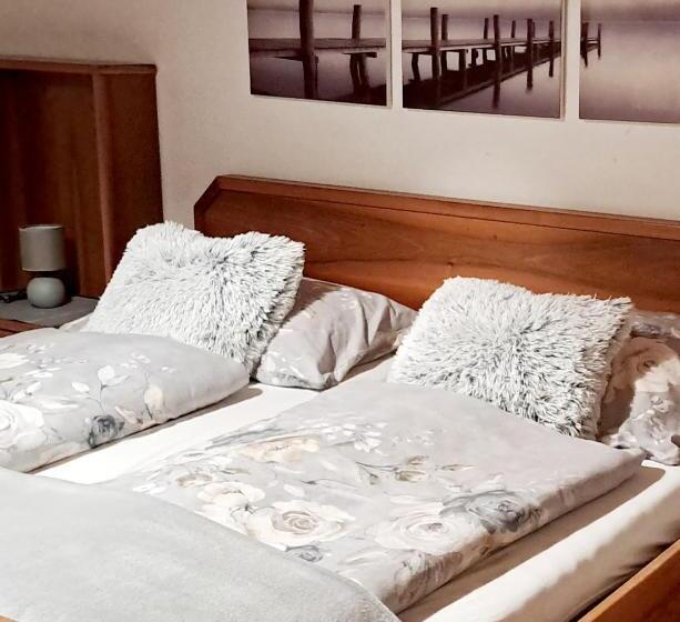 ベッドアンドブレックファースト Almgasthof Spitzer