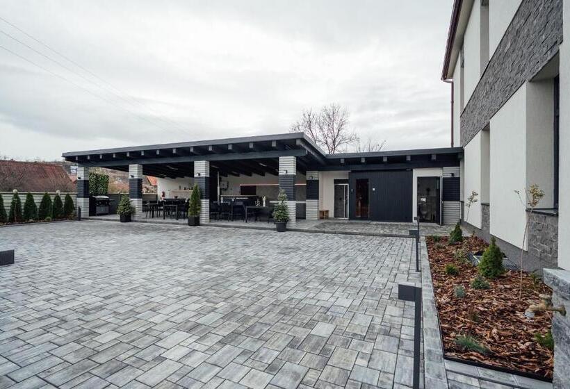 تختخواب و صبحانه Gerab Resort