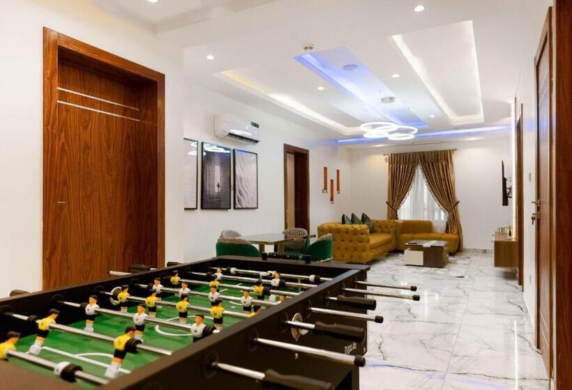 تختخواب و صبحانه God S Touch Apartments Remi Fani Kayode Gra. Ikeja