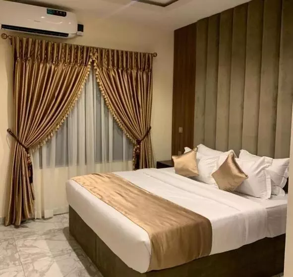 تختخواب و صبحانه God S Touch Apartments Remi Fani Kayode Gra. Ikeja
