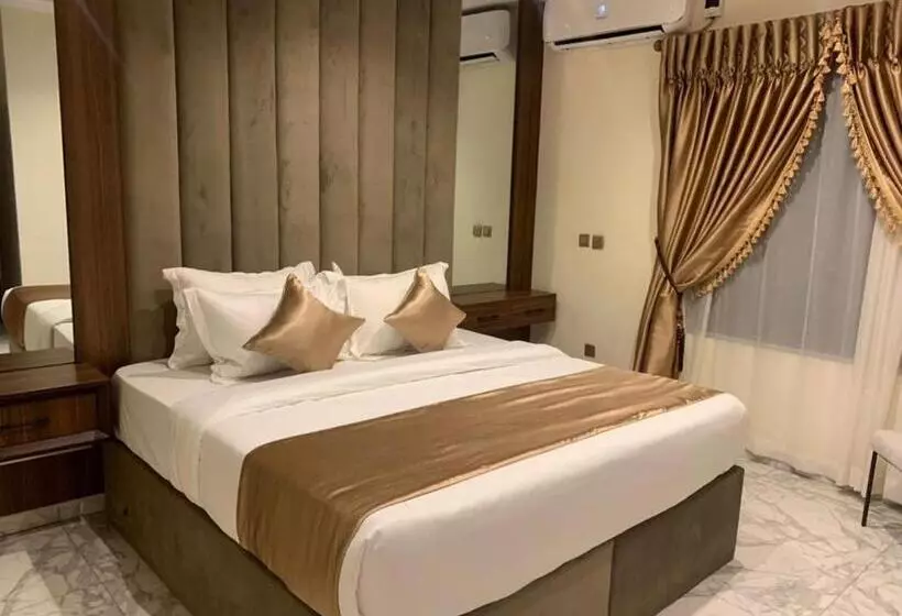 تختخواب و صبحانه God S Touch Apartments Remi Fani Kayode Gra. Ikeja