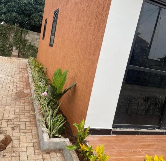 هتل Lakeshore Victoria View Apartments