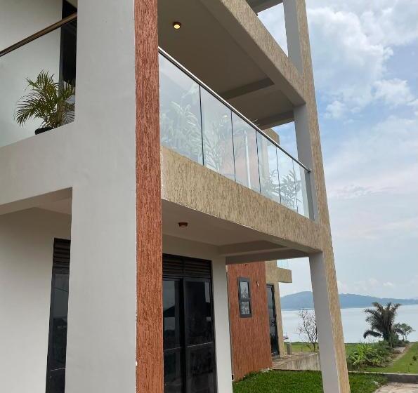 هتل Lakeshore Victoria View Apartments