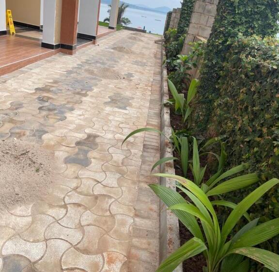 هتل Lakeshore Victoria View Apartments