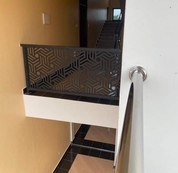 هتل Lakeshore Victoria View Apartments