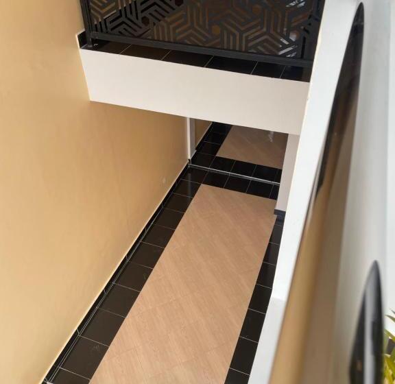 هتل Lakeshore Victoria View Apartments