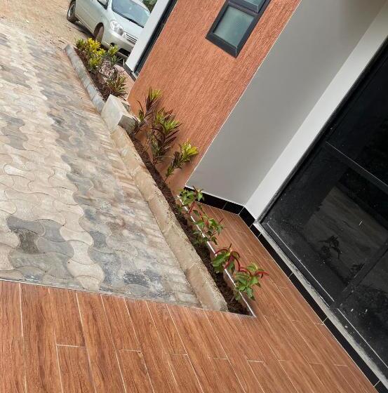 هتل Lakeshore Victoria View Apartments